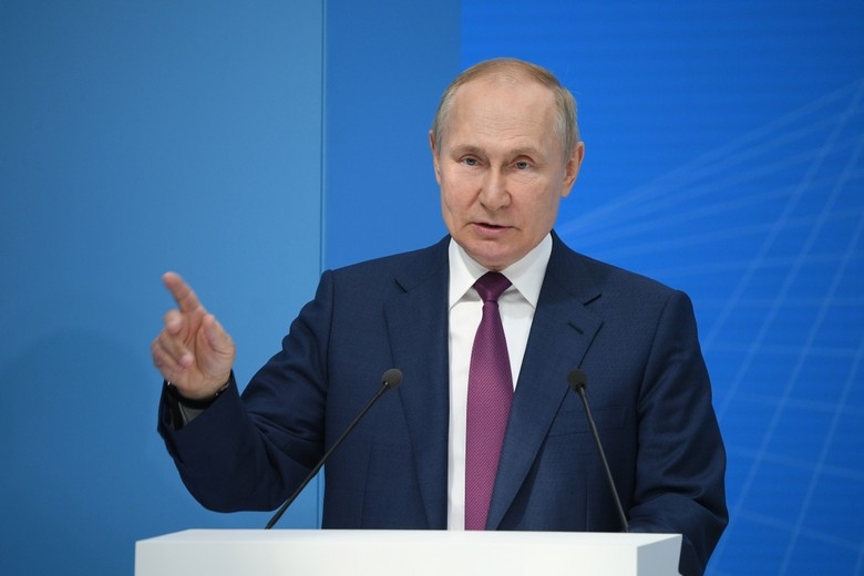 Президент РФ Владимир Путин выступает на пленарной сессии форума Агентства стратегических инициатив (АСИ) «Сильные идеи для нового времени»