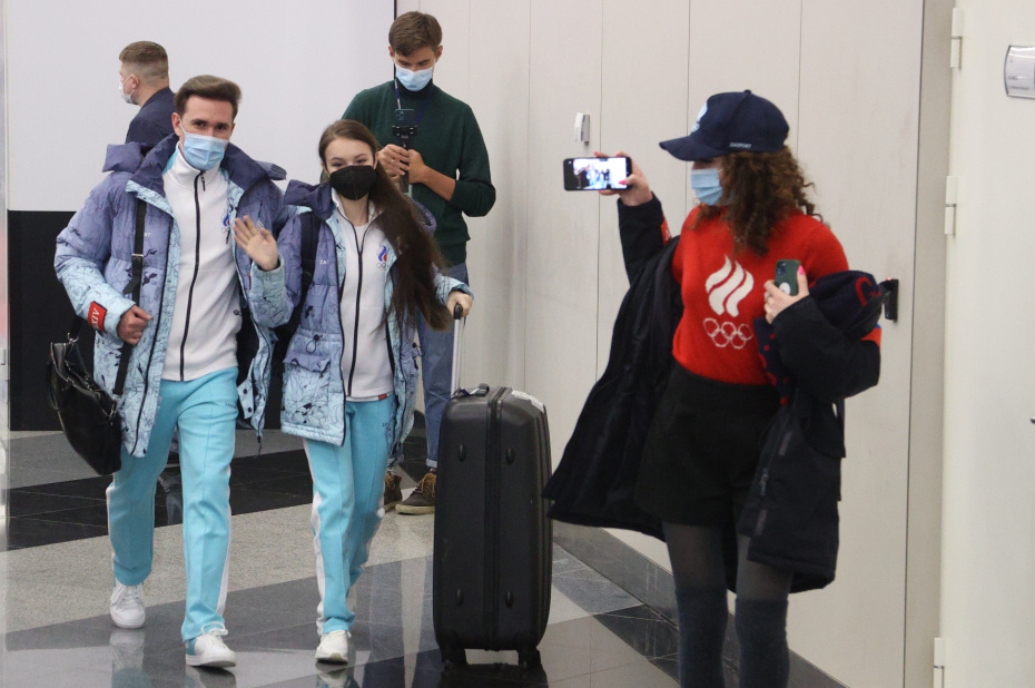  Фигуристка Анна Щербакова, завоевавшая золотую медаль на Олимпиаде-2022 в Пекине, и тренер Даниил Глейхенгауз