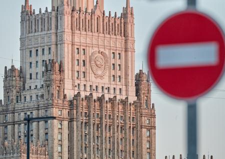 В МИД РФ пообещали зеркальный ответ на враждебные шаги Лондона по визам