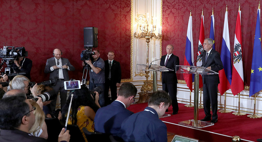 Президент России Владимир Путин и президент Австрийской Республики Александр Ван дер Беллен