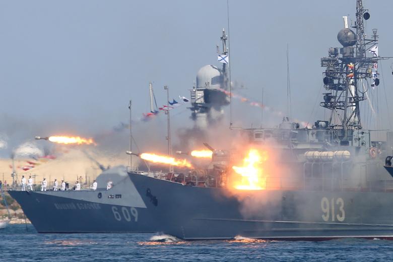 Военно-морской парад в честь Дня ВМФ России