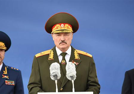Лукашенко перебросил войска на западную границу