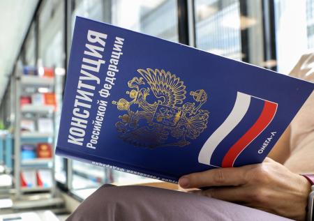 Юрист назвал условие возникновения конституционного кризиса