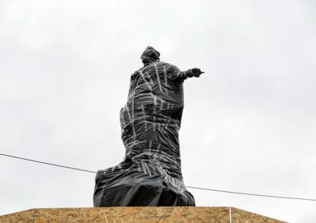 Памятник Екатерине II в Одессе поместили в саркофаг