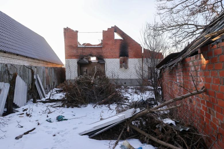 Вид на дом, поврежденный в результате обстрела со стороны ВСУ