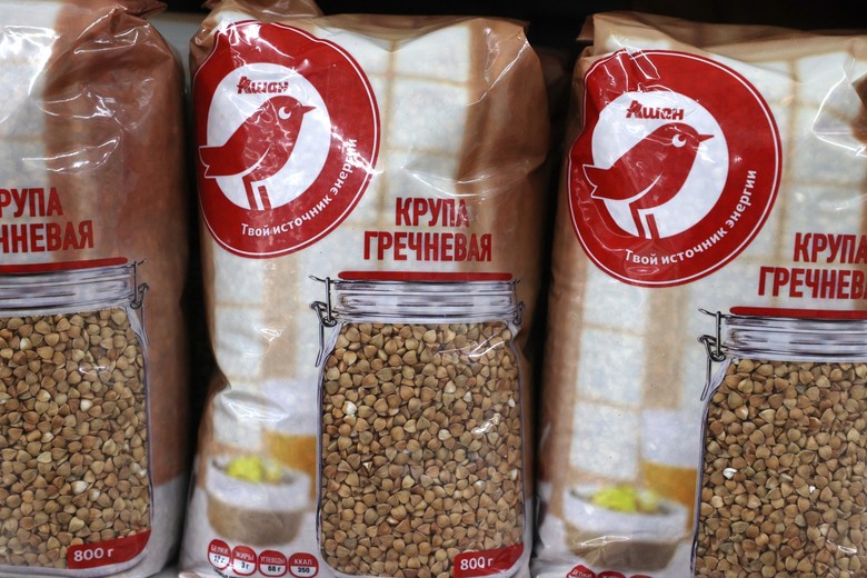 Гречневая крупа в супермаркете