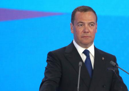 Медведев оценил угрозу «адских» санкций против России