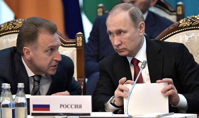 Президент РФ Владимир Путин и Игорь Шувалов