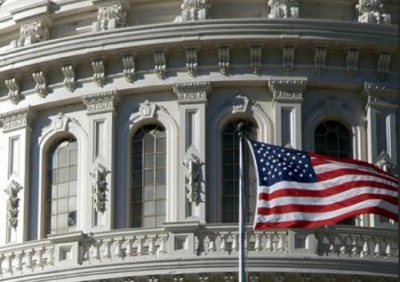 США продлили лицензию на сделки по энергоносителям с банками из России