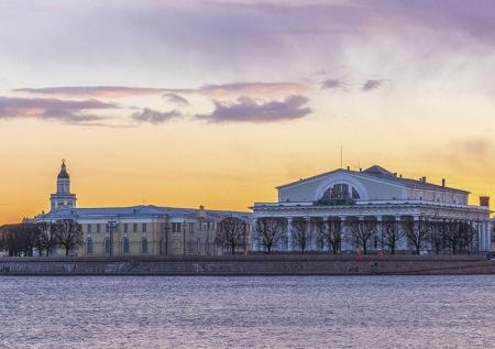 Власти Петербурга готовят новые ограничения в связи с коронавирусом