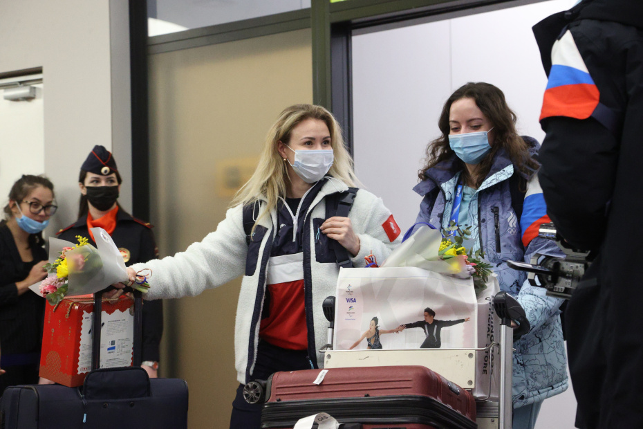 Встреча спортсменов олимпийской сборной ОКР, принимавших участие в Олимпиаде-2022, в аэропорту Шереметьево