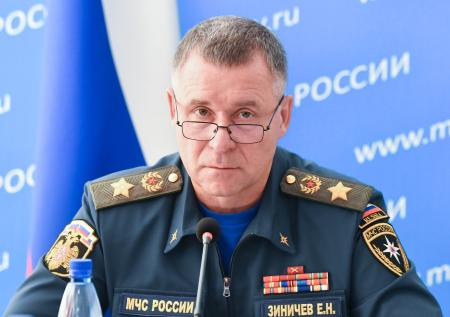 Появились последние кадры с погибшим главой МЧС Зиничевым