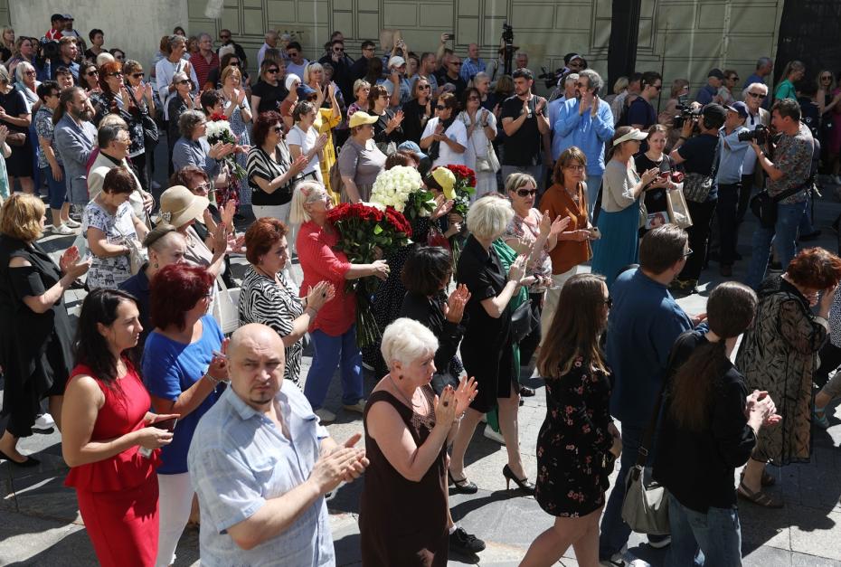 Церемония прощания с народной артисткой РСФСР Ириной Мирошниченко в театре МХТ им. Чехова