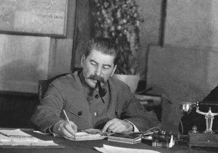 «Последний взгляд был полон ужаса перед смертью»: как умер Сталин