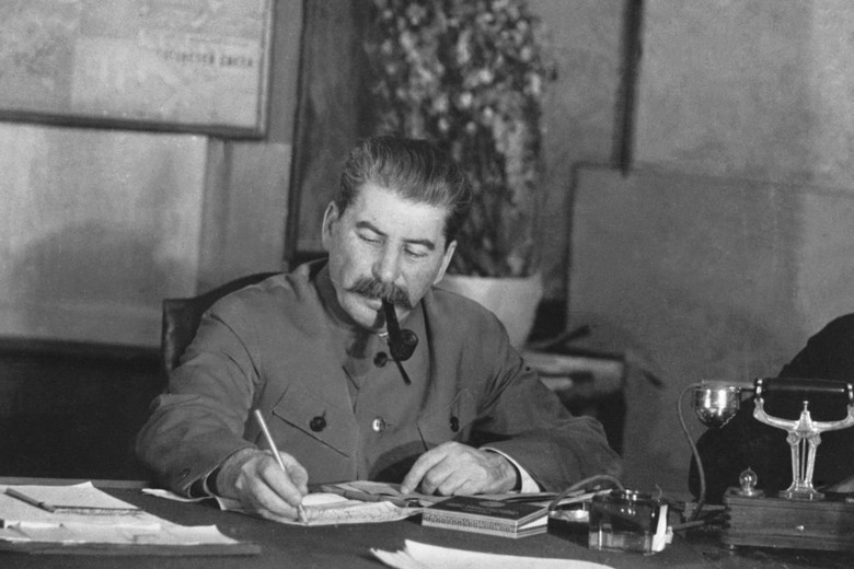 Секретарь Центрального комитета Всесоюзной коммунистической партии (большевиков) Иосиф Виссарионович Сталин