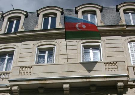 Нападение на посольство Азербайджана в Париже сняли на видео