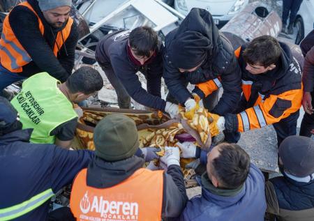 В Турции установлен новый рекорд выживания под завалами