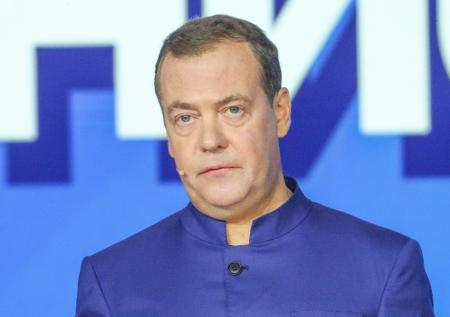 «Ядерный ответ — чрезвычайно сложное решение»: Медведев об ударах вглубь РФ