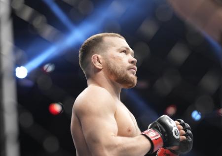 Экс-чемпион UFC из России прервал серию неудач