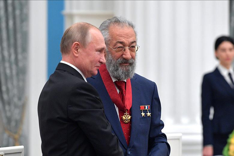 Владимир Путин вручил орден «За заслуги перед Отечеством» II степени Артуру Чилингарову