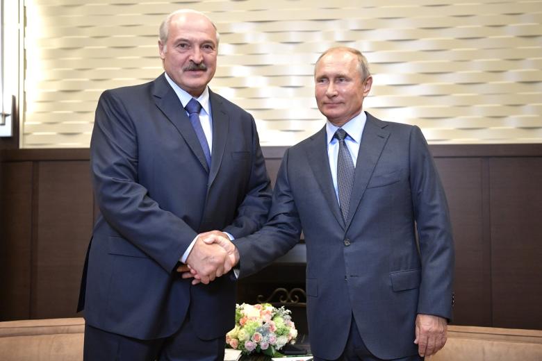 Президент Белоруссии Александр Лукашенко и президент России Владимир Путин. Архивное фото