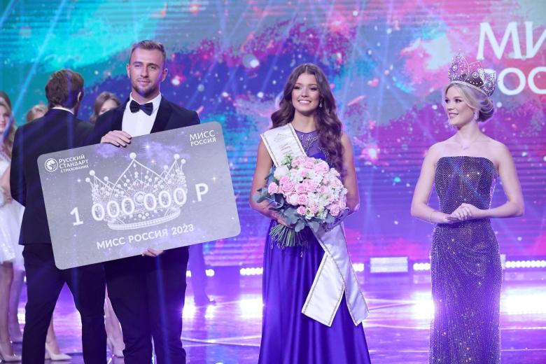 Маргарита Голубева (в центре)