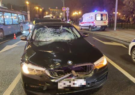 В центре Москвы BMW насмерть сбил пешехода