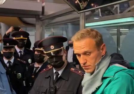 Полное видео задержания Навального появилось в Сети