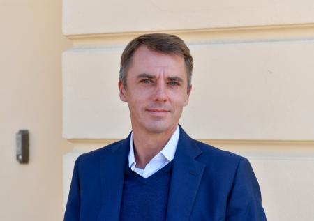 Судебные приставы ищут известного актера за неуплату почти 10 млн алиментов