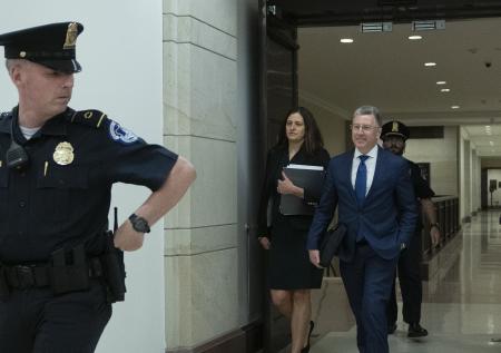 Волкер десять часов давал показания Конгрессу США
