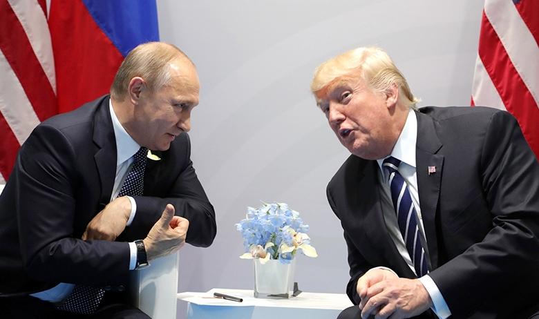 Президент РФ Владимир Путин с президентом США Дональдом Трампом
