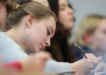 В Минпросвещения хотят прекратить приём в колледжи по 43 профессиям