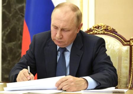 Путин подписал закон о пожизненных сроках для соучастников диверсий