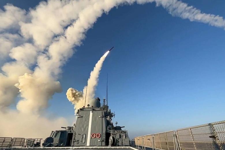 Пуск ракет с корабля ВМФ РФ