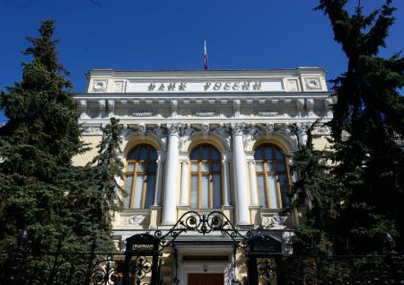 Центробанк продал валюту на 9,5 млрд рублей