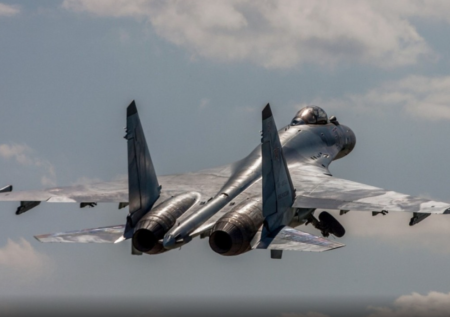 Истребители Су-35С «прощупали» обстановку под Курском