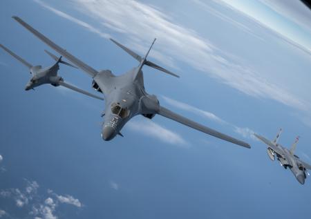 Военные перехватили в небе над США воздушный объект