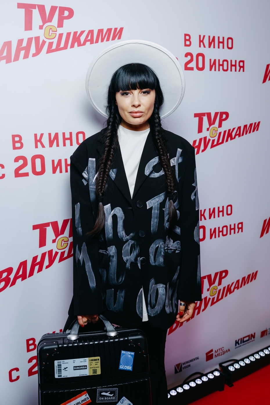Нелли Ермолаева на премьере фильма «Тур с Иванушками» режиссера Марка Горобца в кинотеатре «Каро 11 Октябрь»