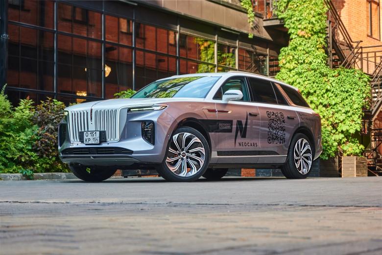 Hongqi E-HS9