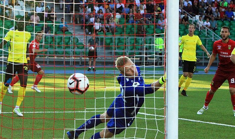 Вратарь Юрий Дюпин