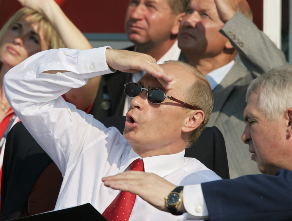 Президент России Владимир Путин на VIII Международном авиационно-космическом салоне МАКС-2007 в Жуковском. 2007