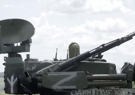 Минобороны РФ показало боевую работу экипажей ЗРПК «Тунгуска-М1» в зоне СВО