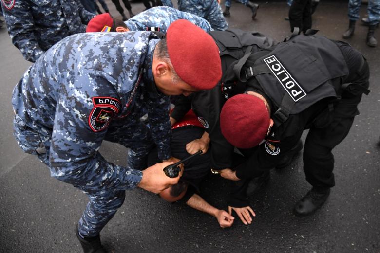 Задержание участника акции протеста оппозиции в центре Еревана