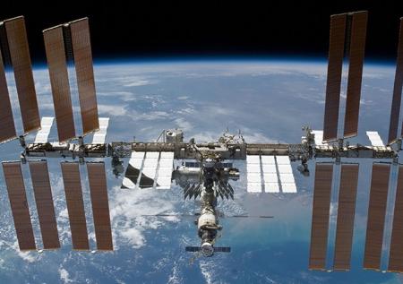 NASA запретило космонавтам ремонтировать трещину на МКС