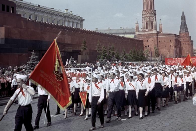 Парад на Красной площади в Москве, посвящённый празднованию 41-летия Всесоюзной пионерской организации. 1965