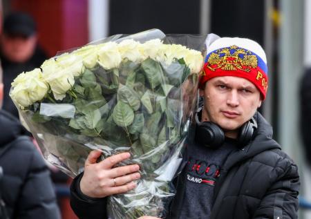 Что подарить на 8 Марта: полезные и нескучные подарки
