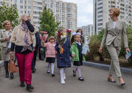 В Екатеринбурге школа заступилась за ученицу, пришедшую на линейку в топике
