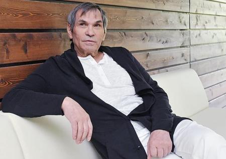 Представитель Алибасова рассказал о его здоровье после падения с лестницы