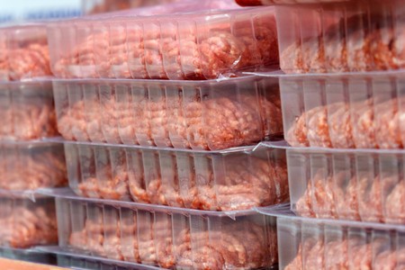 В известной сети магазинов нашли сальмонеллу в курином фарше