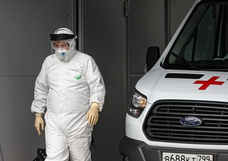 Гинцбург предупредил об опасности «живой вакцины» от COVID-19